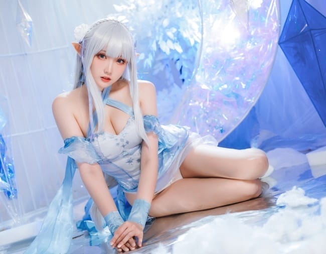 瓜希酱 – NO.49 爱蜜莉雅 水晶礼服[28P-144MB]