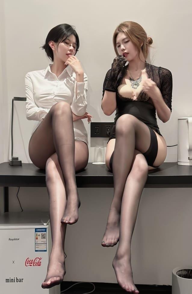 [微密圈]鱼神&银紫 – 姐妹成双 [15P1V-164M]