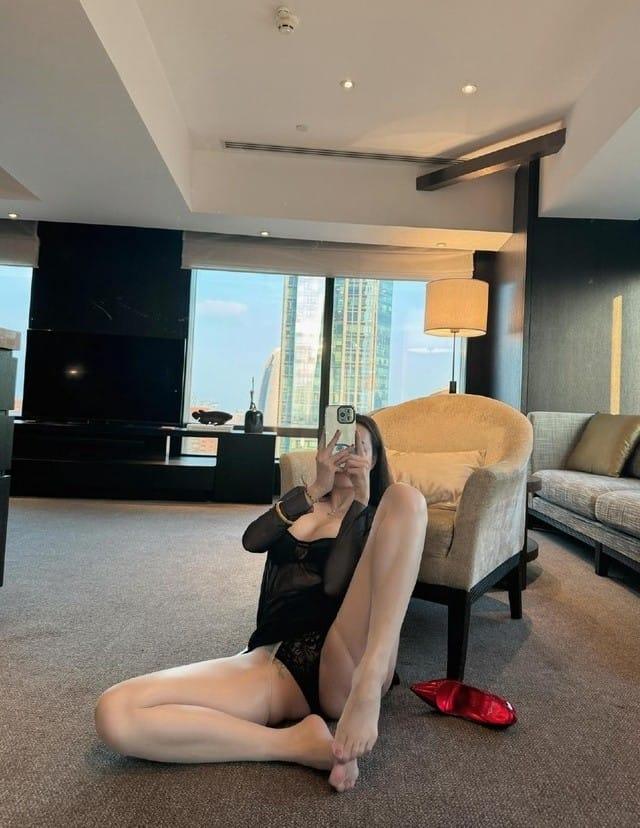 [微密圈]果儿Victoria – 性感黑丝套装[34P1V-380MB]